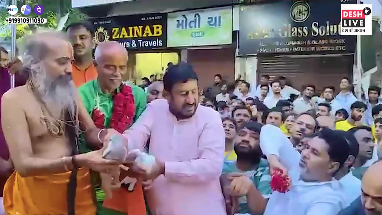 रथयात्रा में मुसलमानों की 37 साल पुरानी परंपरा, गयासुद्दीन शैख़ के साथ महंत ने उड़ाए कबूतर