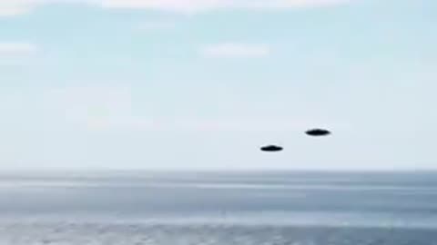 Deux soucoupes volantes (OVNI) filmés d'une plateforme pétrolière)…🛸🛸🛸