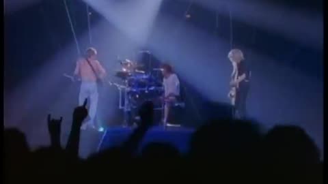 DEF LEPPARD - "Pour Some Sugar On Me"