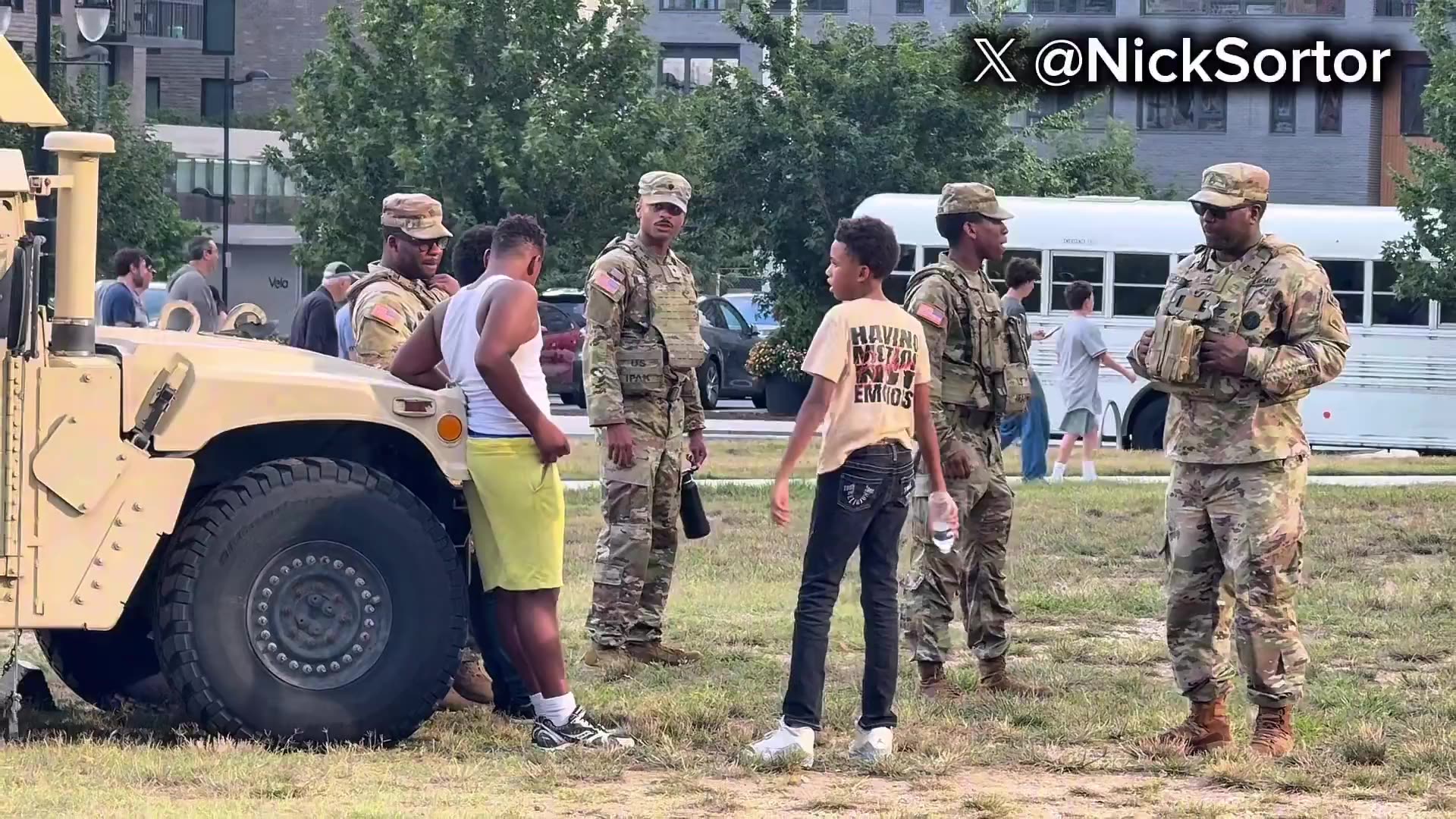 INSPIRING 🎉 NG troops interact with teens in DC’s Navy Yard.