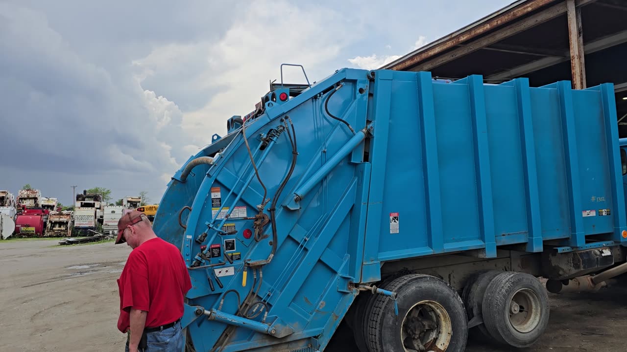 #1352 Heil Formula 4000 Rear Loading Packer Body