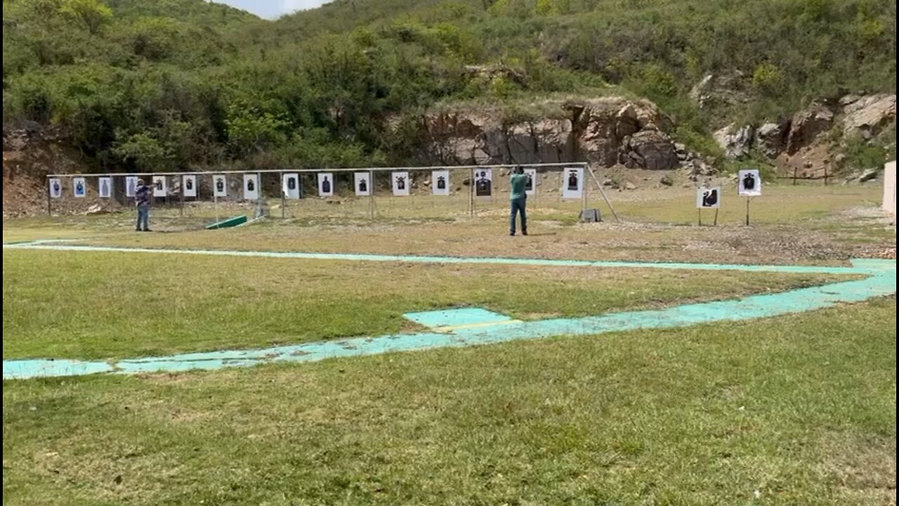 Precisión y Dominio en el Tiro”