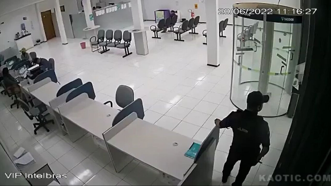 FINAL DESTINATION 🚪 REVOLVING DOOR