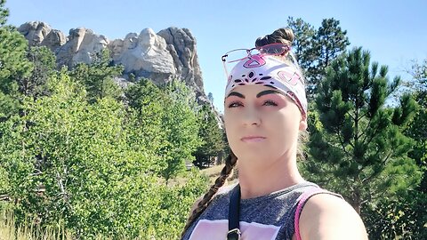 VISITING MOUNT RUSHMORE & WALKING THE PRESIDENTIAL TRAIL