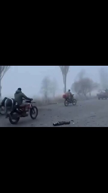 Kolona ruských vojáků vjela po silnici do centra Pokrovska!