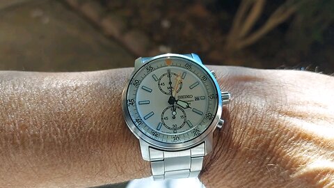 SEIKO 7T94-OBHO CHRONOGRAPH WRISTWATCH .
