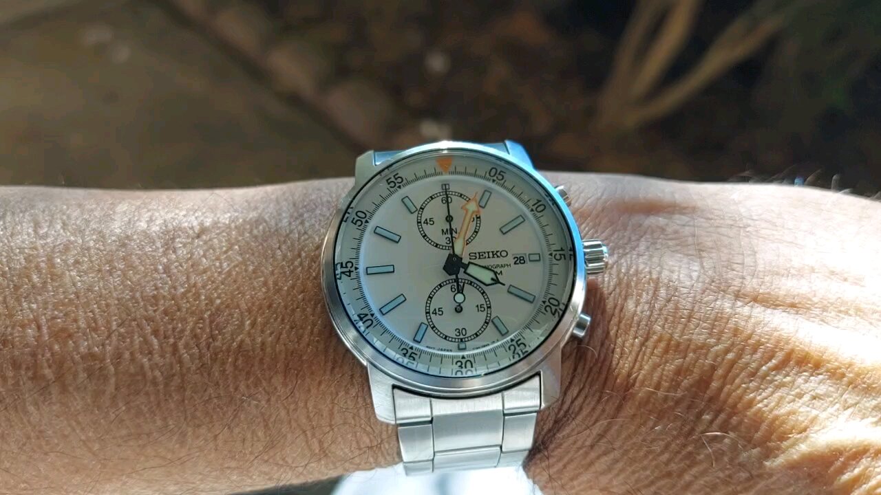 SEIKO 7T94-OBHO CHRONOGRAPH WRISTWATCH .