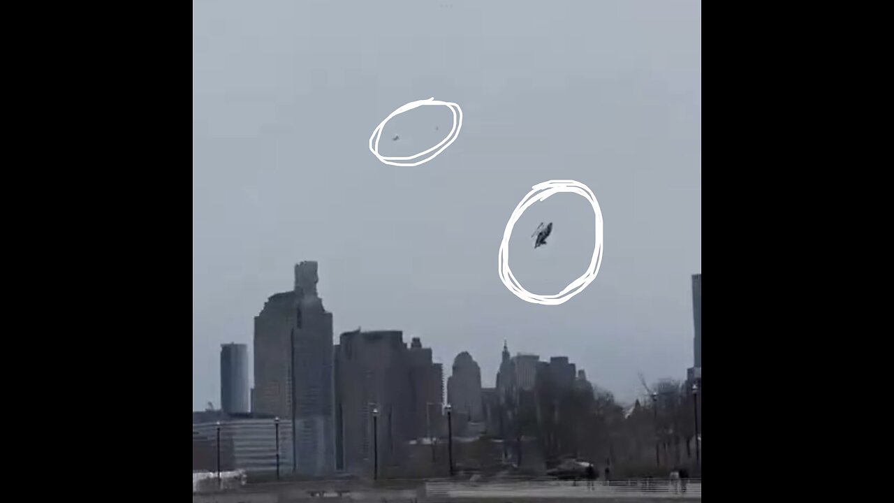NEW YORK TOUR HELICOPTER CRASHES🌇🌊🚁📸INTO HUDSON RIVER🌆💫