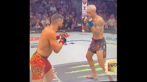Ilia Topuria knockout Carles Oliveira