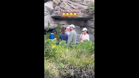 What is doing JD Vance ...!