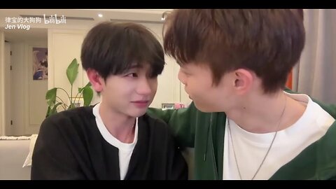 Ice-Cream Kissing Challenge: The Puppy 🐶 made the Little Fox 🦊 cry~