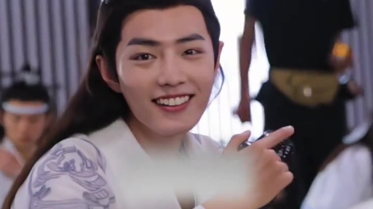 Who Can Resist “Teacher Xiao”? Pure Charisma Overload!