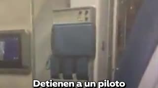 Insólita detención de un piloto frente a los pasajeros por pornografía infantil