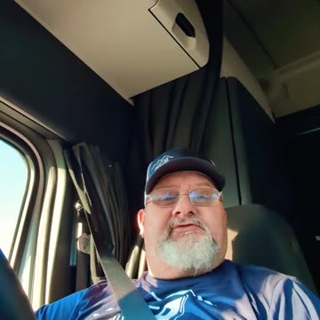 Sh!t show #reallifetruckers #ourtruckinglife #trucking #truckinlifestyle #truckdriving