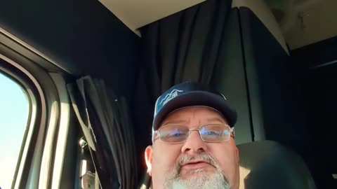 Sh!t show #reallifetruckers #ourtruckinglife #trucking #truckinlifestyle #truckdriving