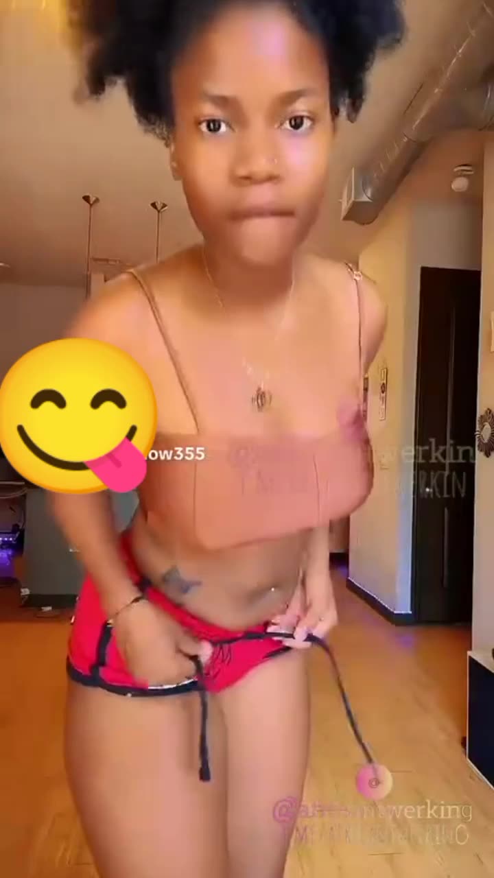 Curvy Girl Loves Bouncing That Fat Azz.