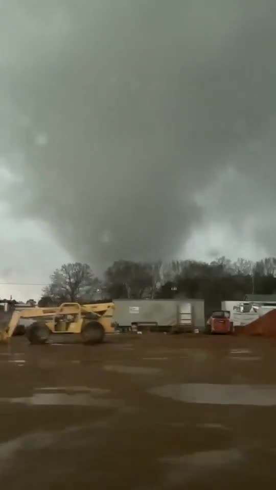 Tornado hitting Taylorsville, MS March 15, 2025