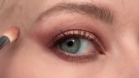 7-Minute Brown-Red Eyeshadow Tutorial P4