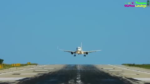 Hard landing of the Airbus A321 of Sunclass airline at the airport of the Greek island Skiathos