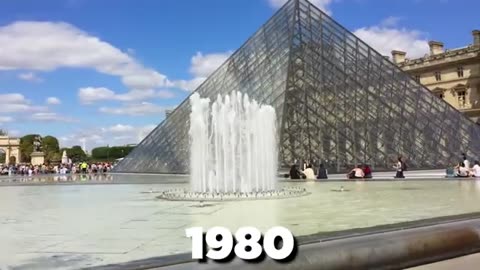 Giant Glass Pyramid - Paris