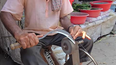 How the Old Man Sharpened the Rusty Scissors