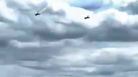 Isn’t This Airshow Stunt Too Dangerous? 😱✈️