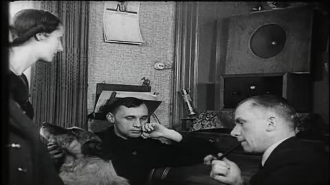 NSB - Mussert houdt een radiorede (1941)