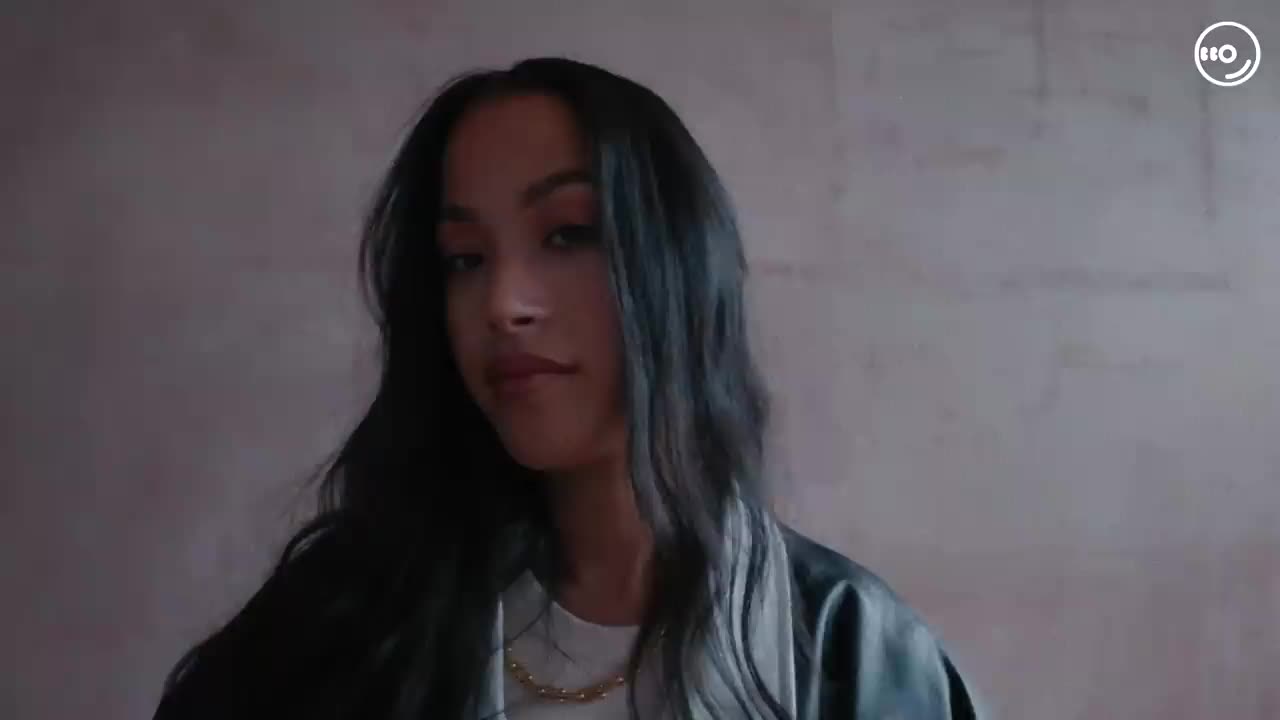 Jazzy - Giving Me (Official Visualiser)