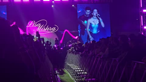 Beautiful Voice Stuns the Crowd | Singing at Jayamahal palace banglore