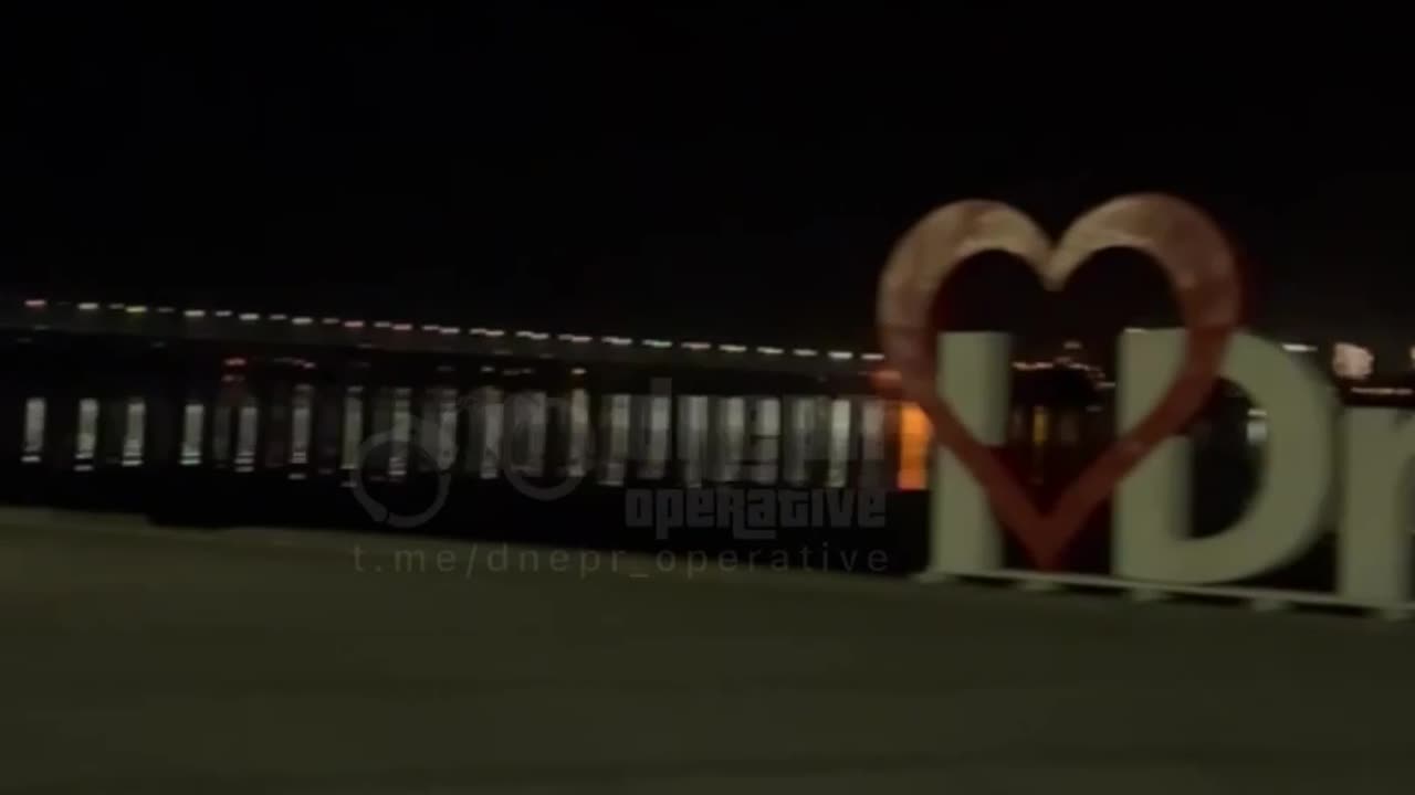 🤯 The moment Shahed directly hit into the water on the Dnipro embankment.
