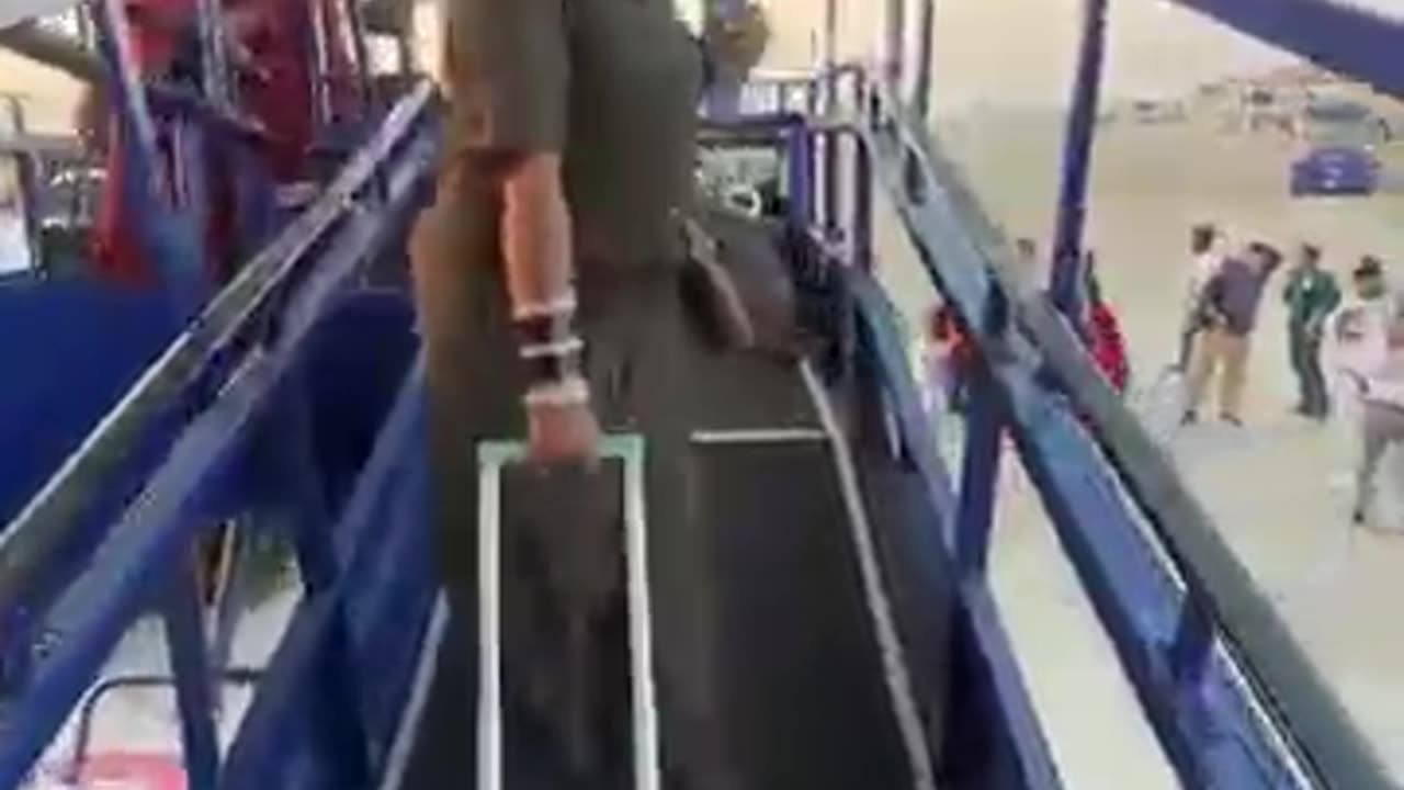 Must Watch: What did you get in the flight? #Shorts #viral #flight