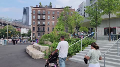 Brooklyn Bridge Park Pier - New York - July 2025 : Brooklyn Bridge Park pier NYC New York