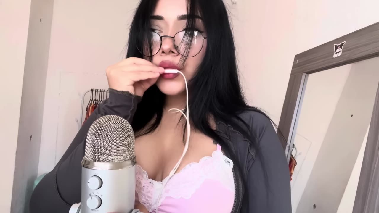 ASMR 👄MOUTH SOUNDS