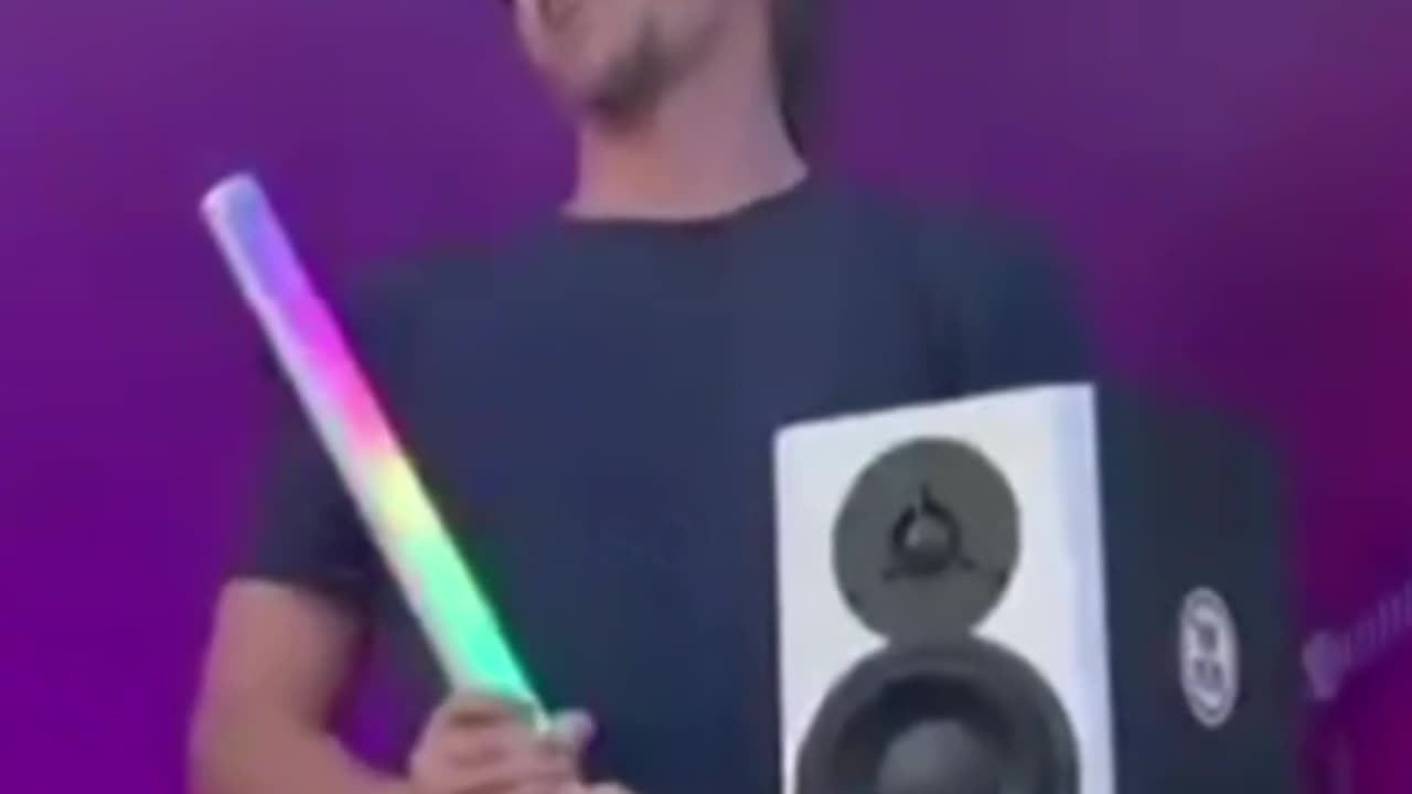 Pedro Pascal felt the force and showed his saber skills!