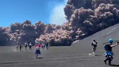 Dramatic Footage Captures Tourists Fleeing as Mount Etna Erupts