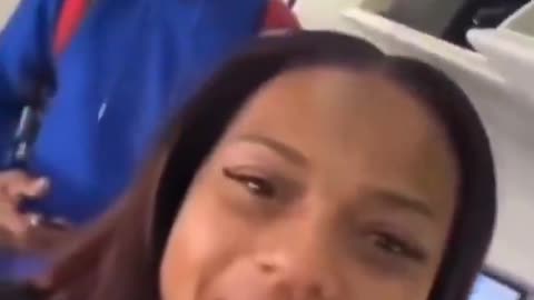 Woman publicly shames her boyfriend for booking economy seats instead of first class