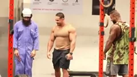 32KG Mop Shocks GIRLS and BodyBuilders in a GYM | Pretended to be a CLEANER #42