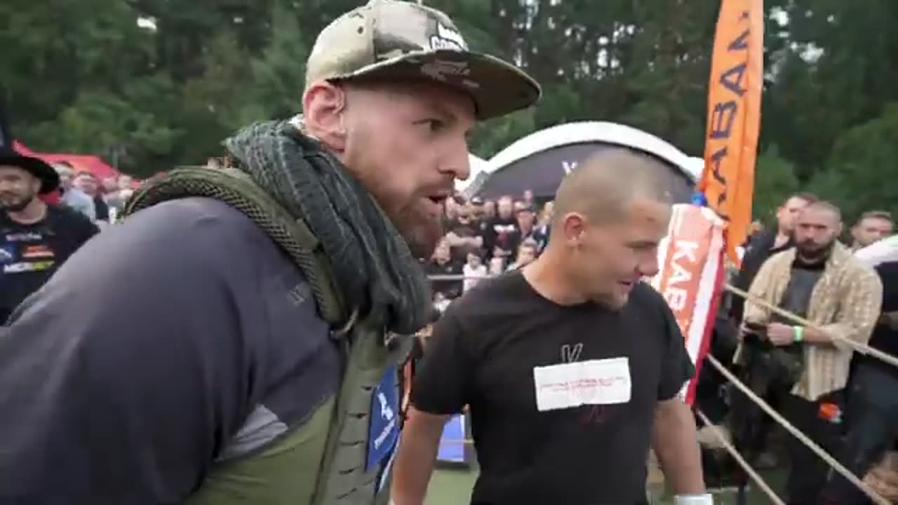 GANGSTER vs BARE KNUCKLE FIGHTER !!!