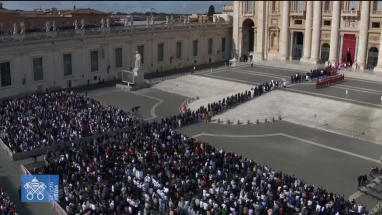 🇻🇦🕯️ Farewell to Pope Francis in the Vatican. Preparations for the funeral are now underway.