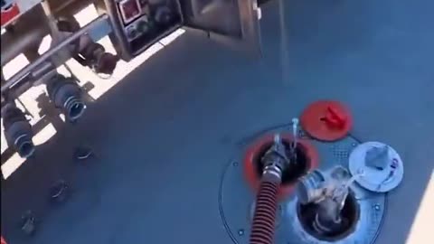 This is how gas stations secretly refill their entire fuel supply daily ⛽️