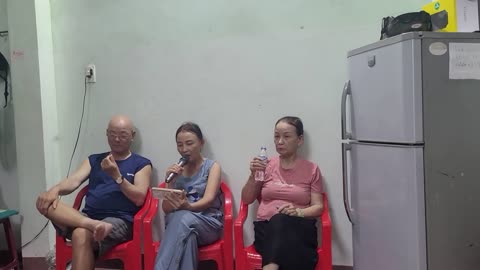 TIẾNG HÁT ÚT TRINH!