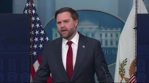 VP Vance absolutely BODIED Tim Walz