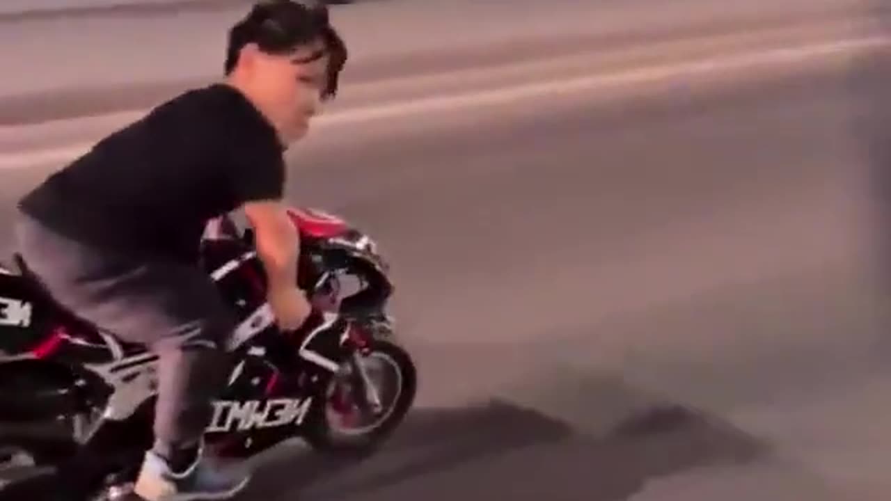 Midget stunt rider