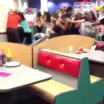 Fight inside a restaurant in America