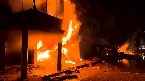 Search for missing continues after fatal Karachi mall fire