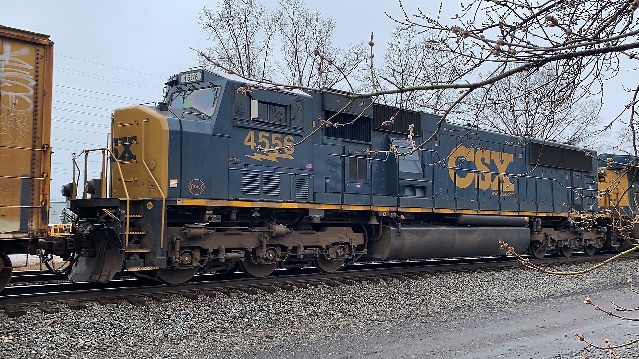CSX Trains 997 and 4556 lead a long mixed freight manifest