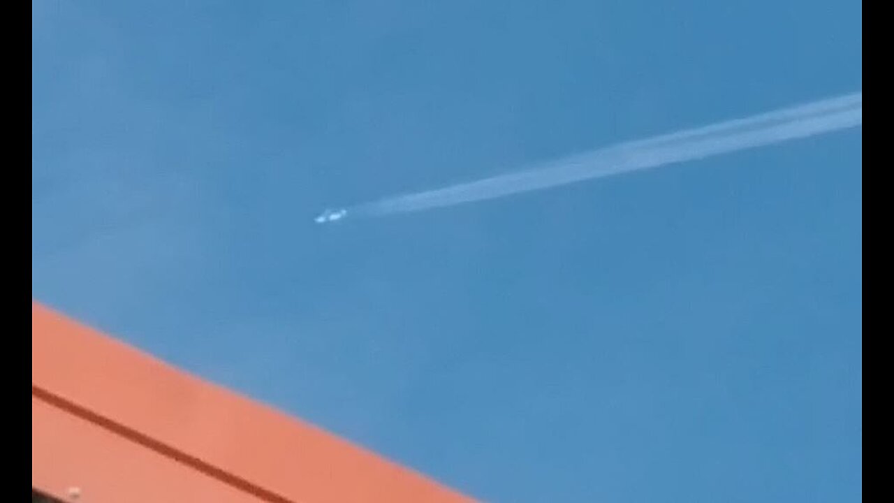 Proof of low flying chemtrail spraying !