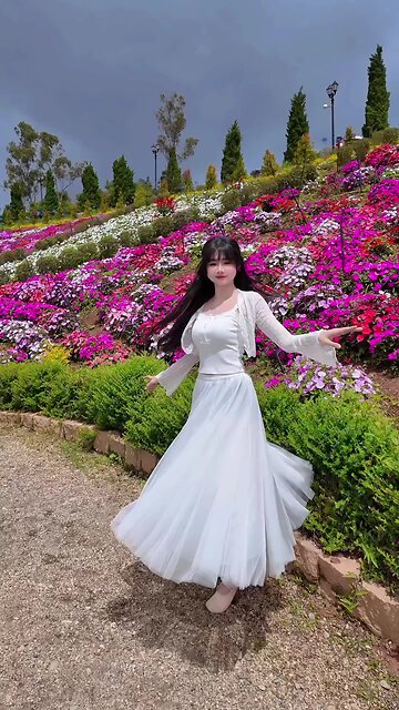 love the way she performs