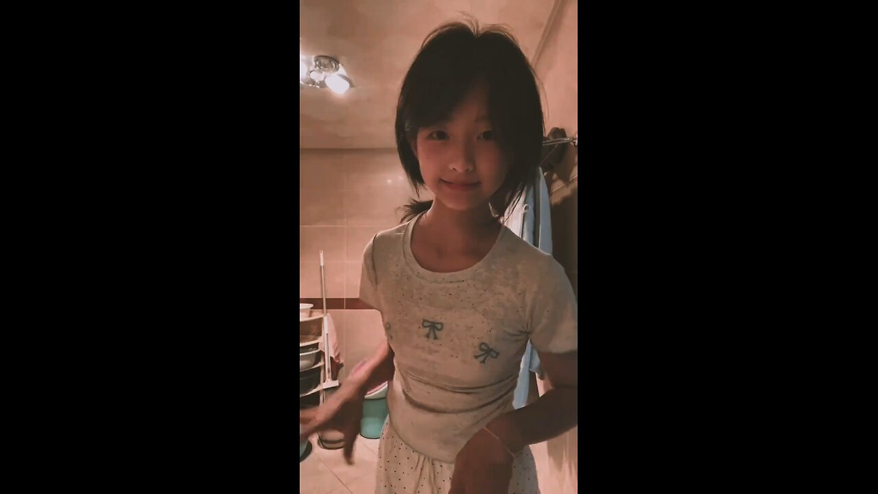 Mottled memories, the once that can't be returned. #Gesture Dance_ #Vertical #Sweet Girl