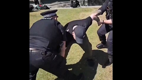 If You're Pakistani And Raping Little Girls, Cops Will Give You A Pass…But A White Guy In The Park?…